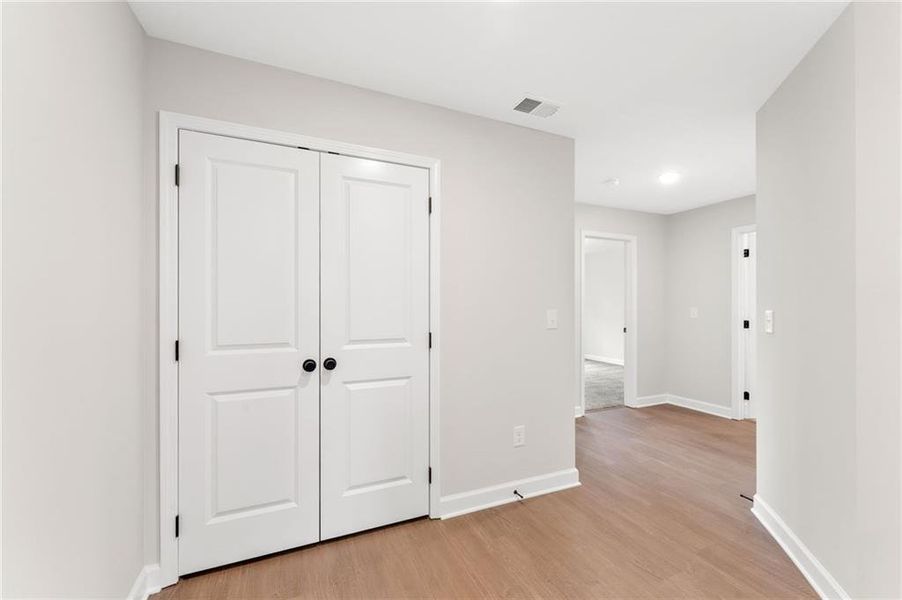 Spacious, unfurnished interior of a new home in Cherokee Township, Acworth (Image 25).