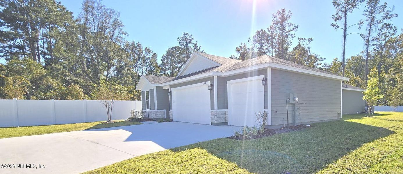 Image 34 of a home in Azalea Creek. Image 34 of a home in Azalea Creek.