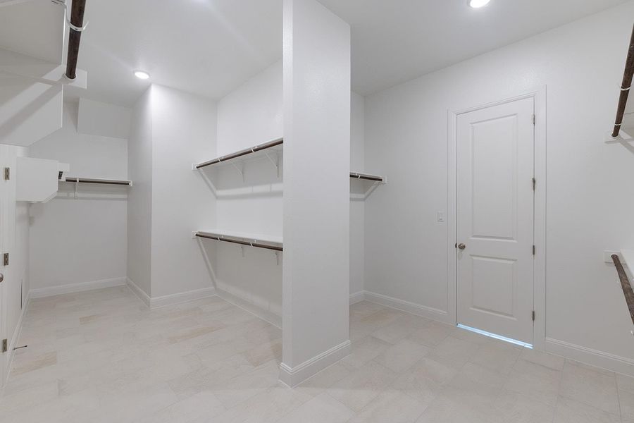 Spacious, unfurnished interior of a new home in Caliterra - 110', Dripping Springs (Image 19). Spacious, unfurnished interior of a new home in Caliterra - 110', Dripping Springs (Image 19).