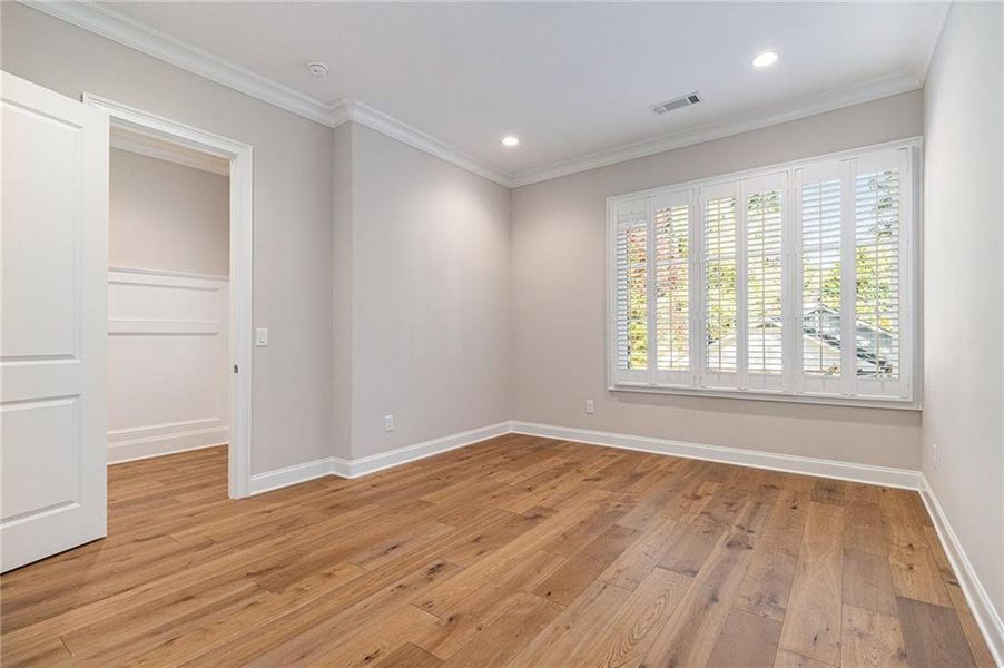 Spacious, unfurnished interior of a new home in , Brookhaven (Image 31).