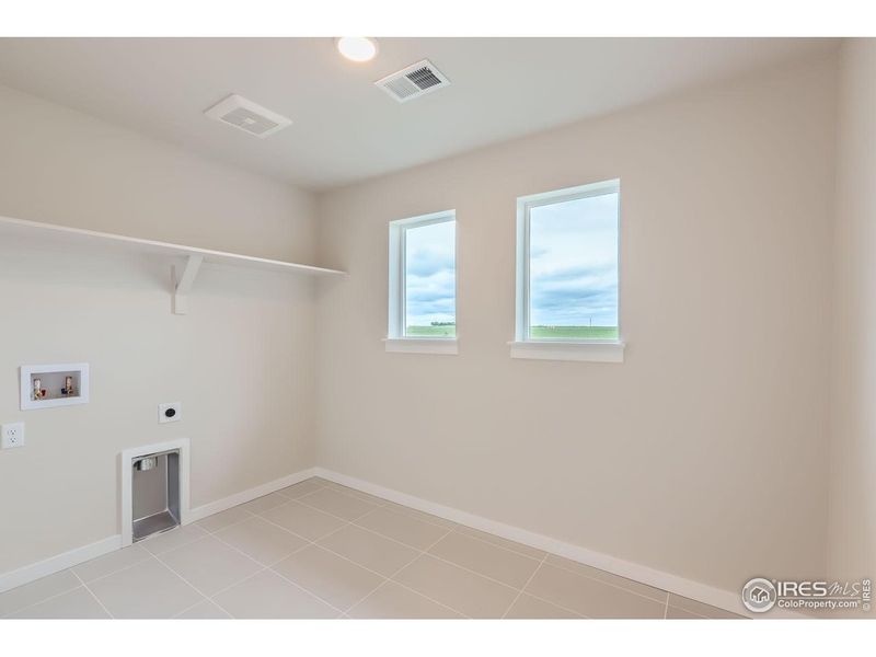 Spacious, unfurnished interior of a new home in Barefoot Lakes, Longmont (Image 24). Spacious, unfurnished interior of a new home in Barefoot Lakes, Longmont (Image 24).