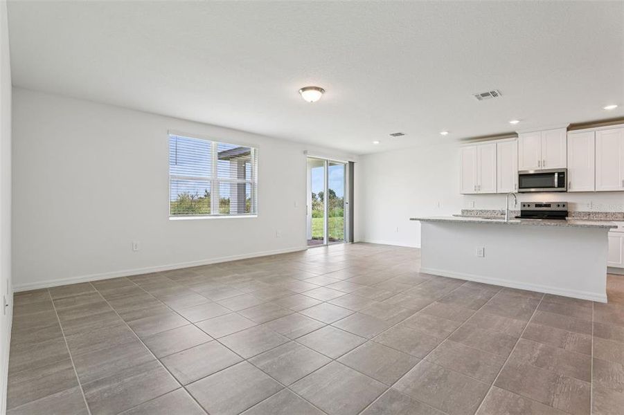 Spacious, unfurnished interior of a new home in Hamilton Bluff - Signature Series, Lake Hamilton (Image 42).