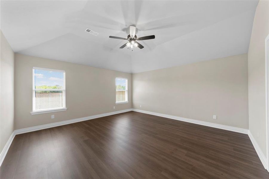 Spacious, unfurnished interior of a new home in , Greenville (Image 15).