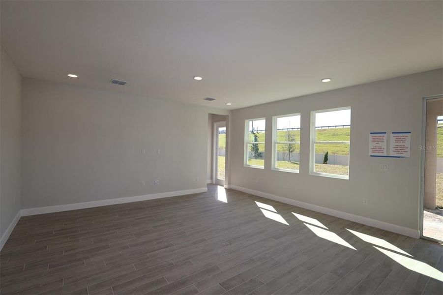 Spacious, unfurnished interior of a new home in Emerson Pointe, Apopka (Image 6).
