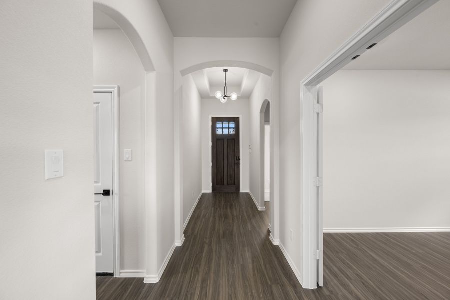 Spacious, unfurnished interior of a new home in Waterford Park, Weatherford (Image 14). Spacious, unfurnished interior of a new home in Waterford Park, Weatherford (Image 14).