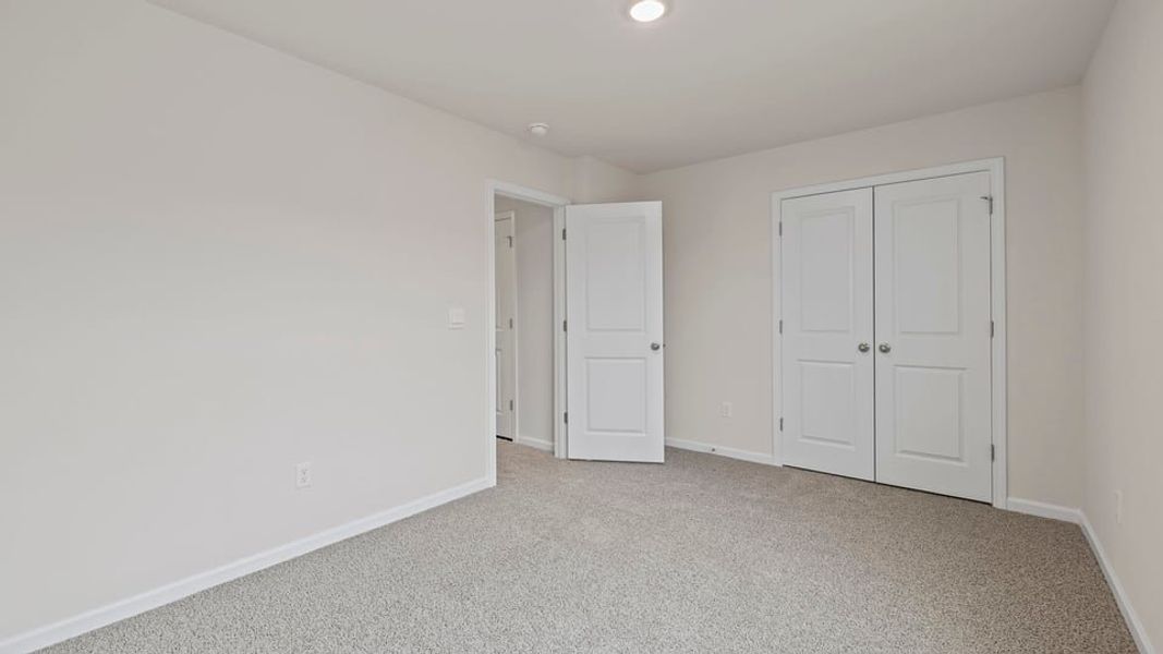 Spacious, unfurnished interior of a new home in Hawk Ridge, Anderson (Image 23).