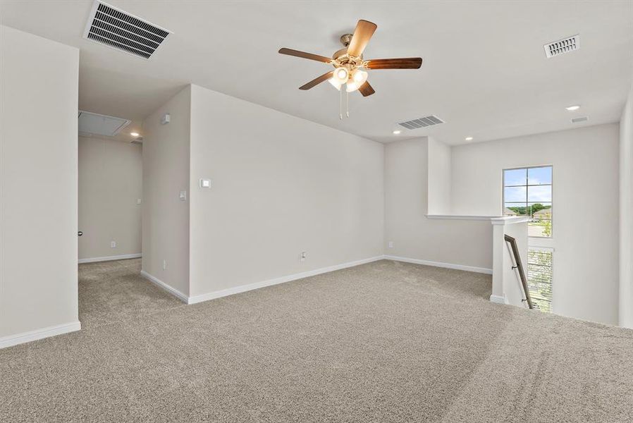 Spacious, unfurnished interior of a new home in Saratoga, Granbury (Image 23).