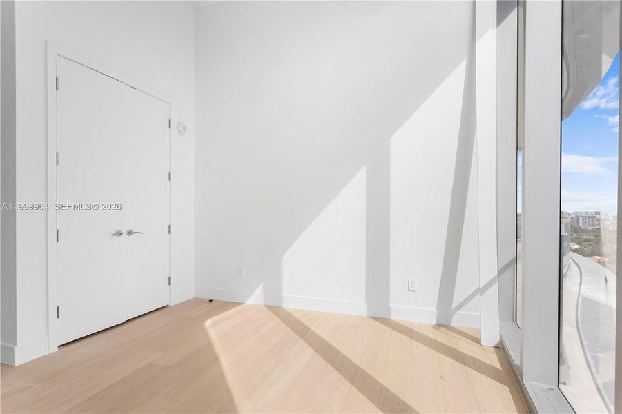 Spacious, unfurnished interior of a new home in , Miami (Image 26).