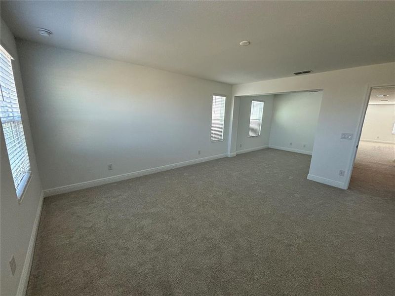 Spacious, unfurnished interior of a new home in Trinity Lakes, Groveland (Image 13).