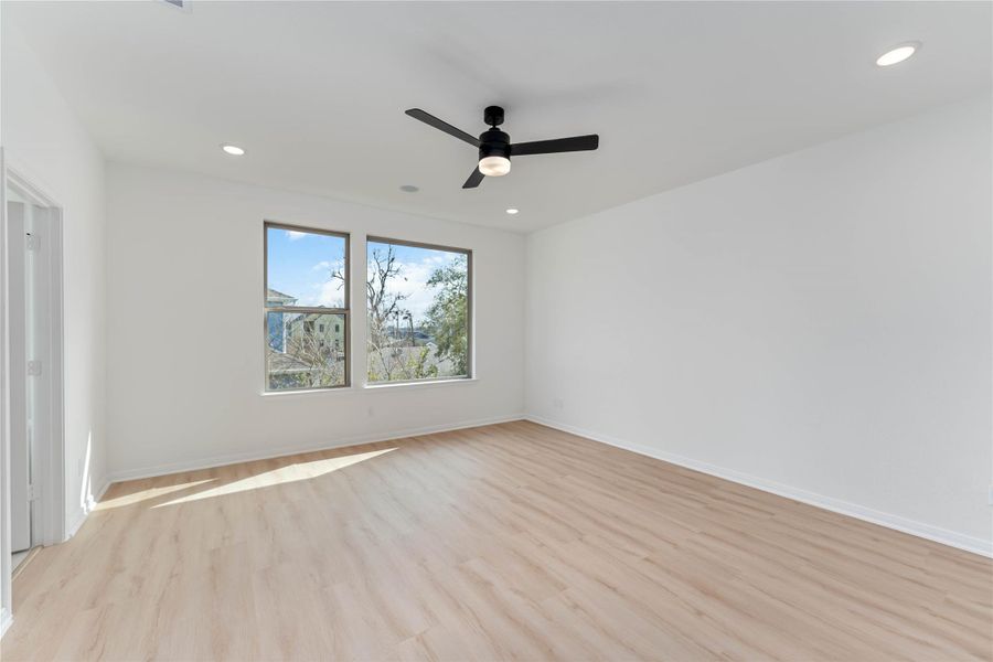 Spacious, unfurnished interior of a new home in , Houston (Image 49).