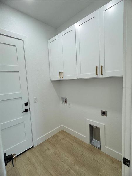 Spacious, unfurnished interior of a new home in , Frostproof (Image 18).