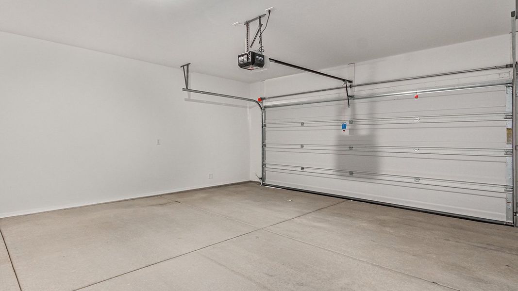 Spacious, unfurnished interior of a new home in Barnett Village, Marana (Image 42).