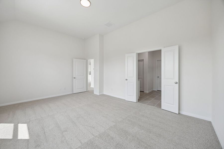 Spacious, unfurnished interior of a new home in Riviera Pines, Huffman (Image 24).