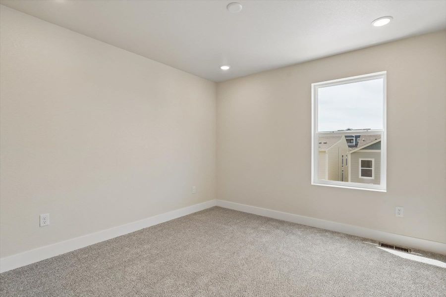 Spacious, unfurnished interior of a new home in Pony Park, Colorado Springs (Image 24).