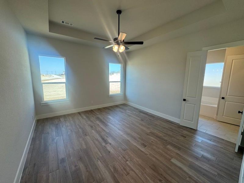 Spacious, unfurnished interior of a new home in Creekview Addition, Van Alstyne (Image 13).
