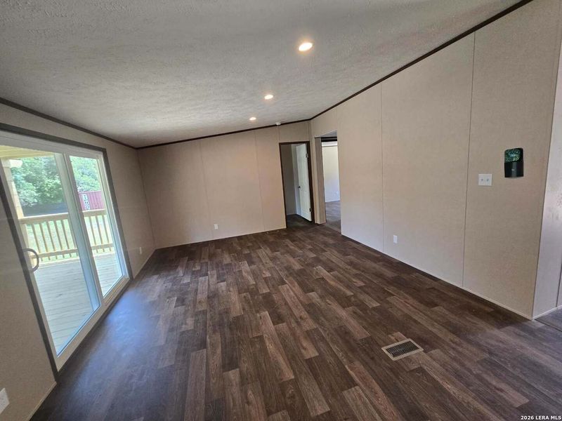 Spacious, unfurnished interior of a new home in , Canyon Lake (Image 14).