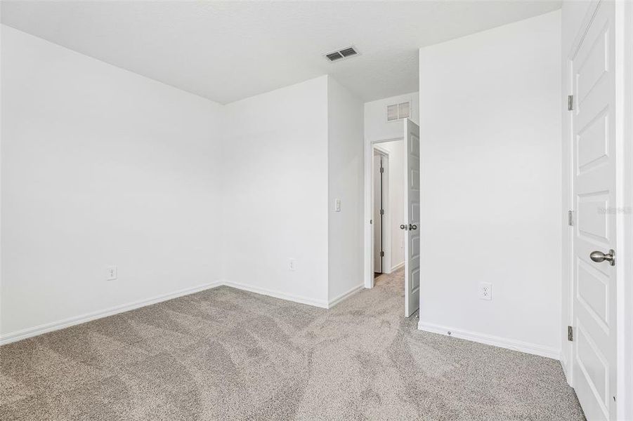Spacious, unfurnished interior of a new home in Avalon Park Tavares, Tavares (Image 27).