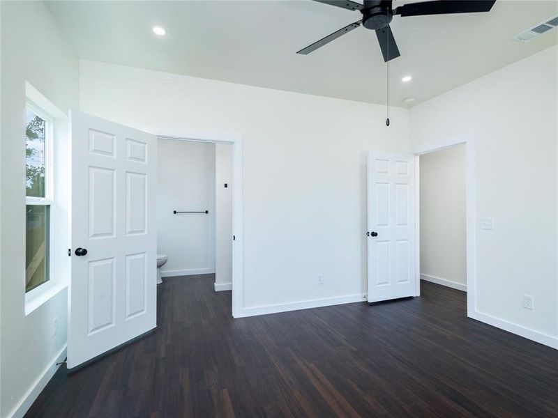 Spacious, unfurnished interior of a new home in , Brownwood (Image 13).