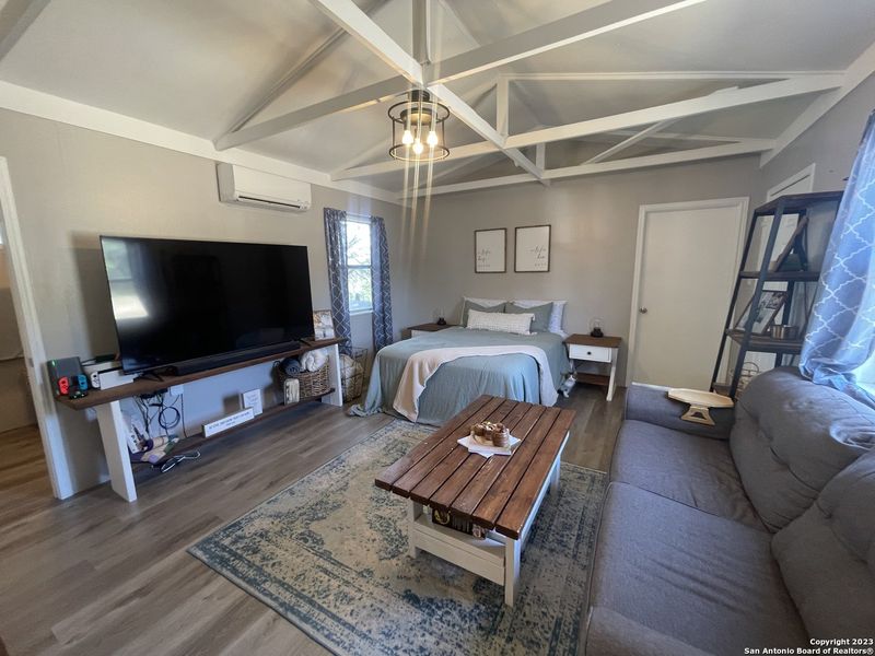 Furnished interior view inside a new home in , Bandera (Image 59).