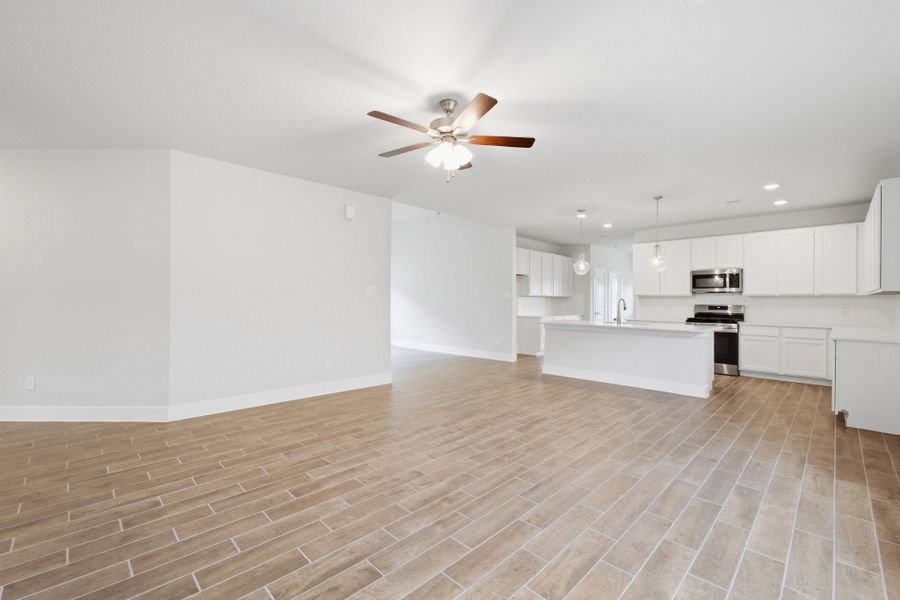 Spacious, unfurnished interior of a new home in Pecan Estates, Crosby (Image 25).