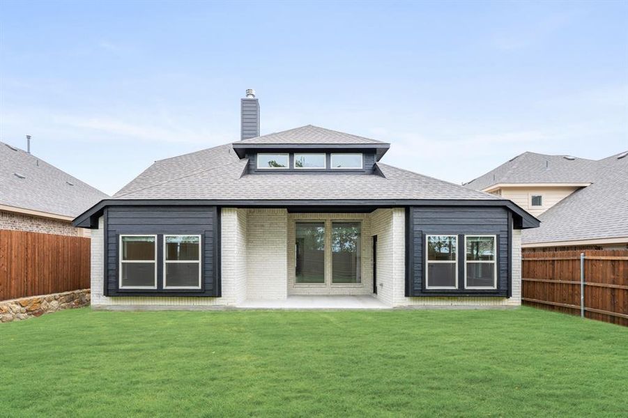 Exterior details and patio area of a home in Star Ranch, Godley (Image 22).