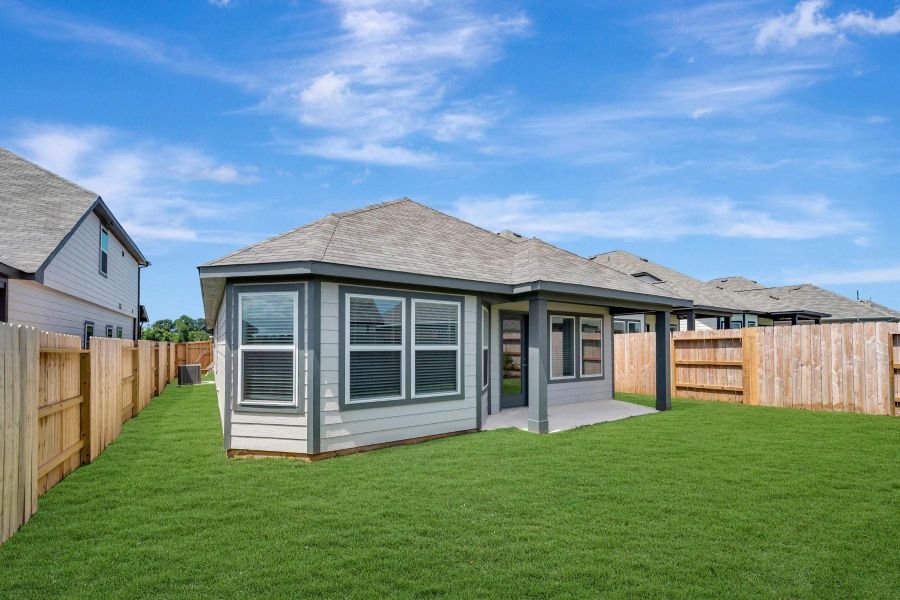 Exterior details and patio area of a home in Summerview, Fulshear (Image 4).