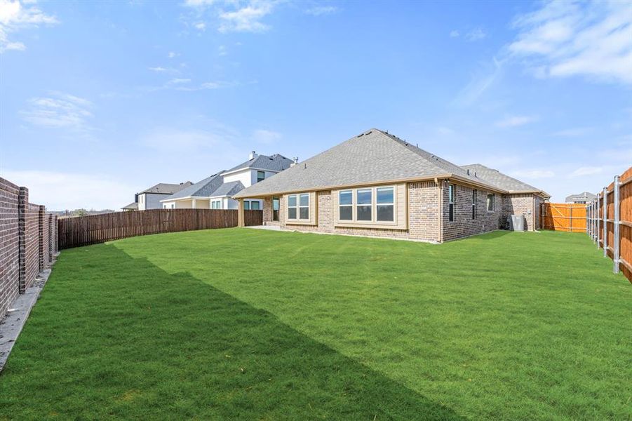 Exterior details and patio area of a home in Villages of Walnut Grove, Midlothian (Image 3).