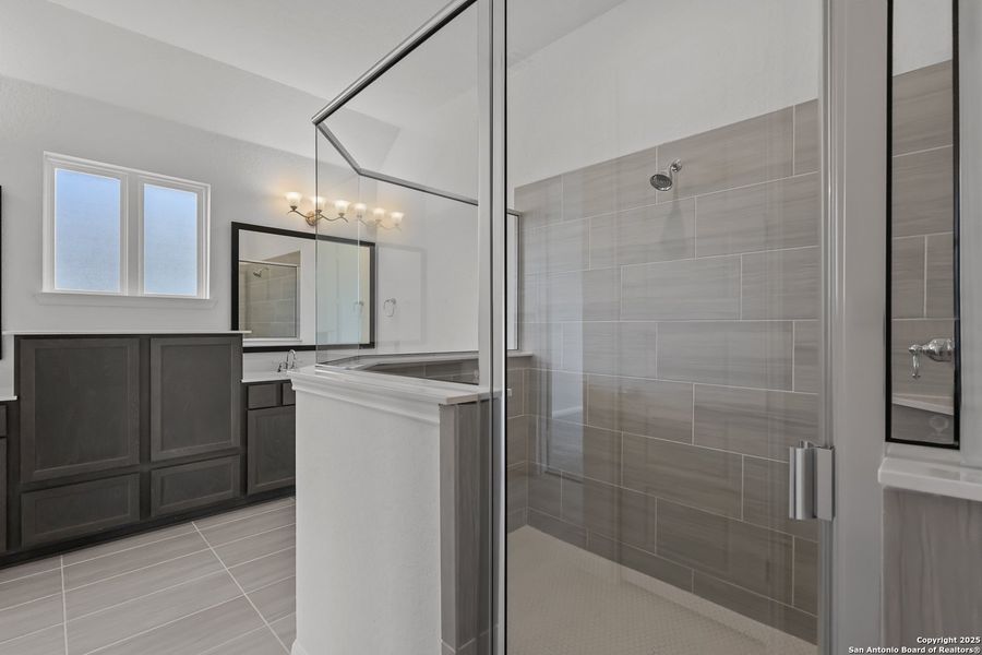 Furnished interior view inside a new home in Homestead, Schertz (Image 15).