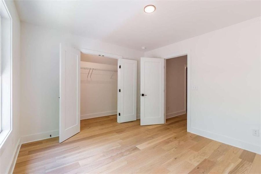 Spacious, unfurnished interior of a new home in , Gainesville (Image 15).