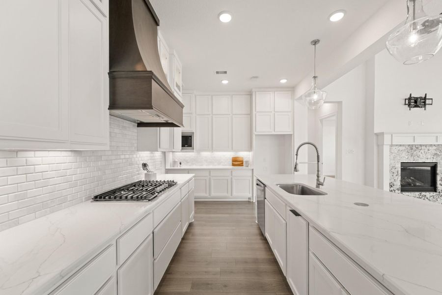 Furnished interior view inside a new home in The Highlands - 65', Porter (Image 16).