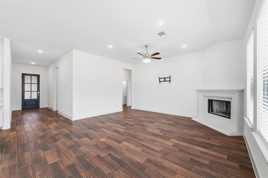Spacious, unfurnished interior of a new home in , Boyd (Image 29).