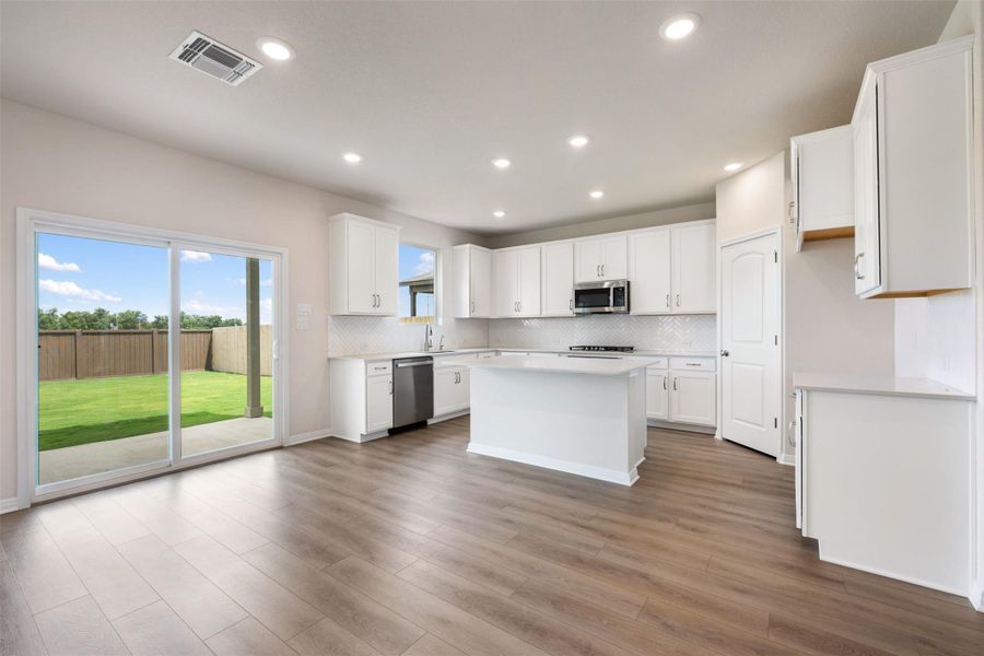 Representative images and renderings are for illustrative purposes. Actual structural options and design finishes of home may vary.