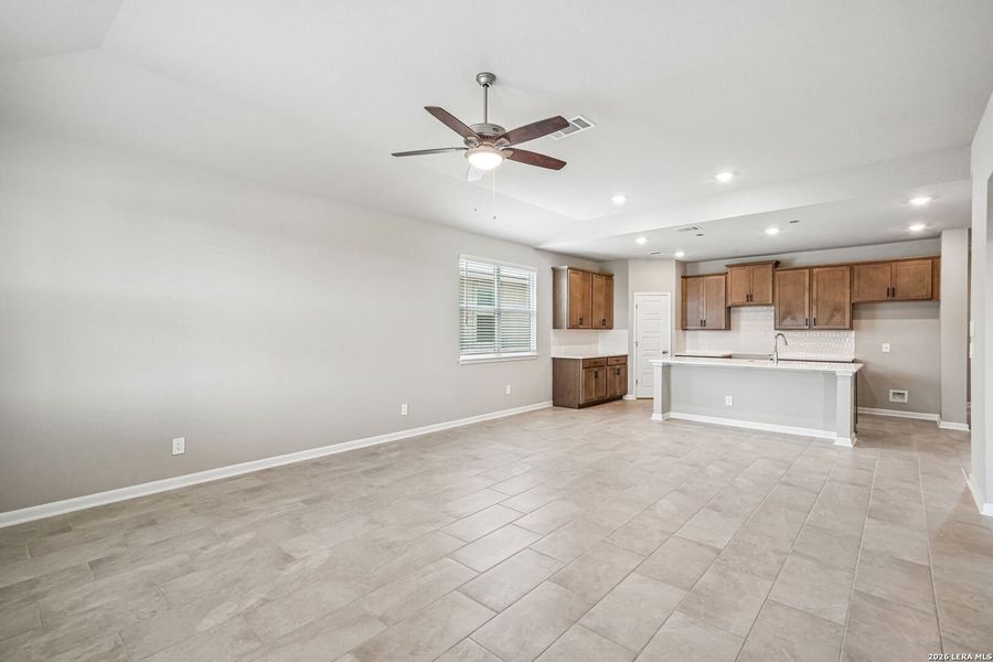 Spacious, unfurnished interior of a new home in Thomas Pond, San Antonio (Image 26). Spacious, unfurnished interior of a new home in Thomas Pond, San Antonio (Image 26).