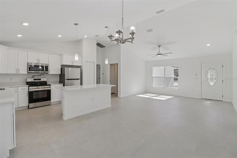 Spacious, unfurnished interior of a new home in , Ocklawaha (Image 23).