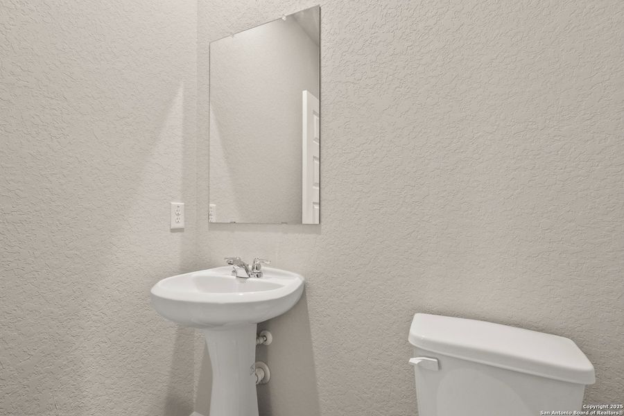 Image 33 of a home in Cinco Lakes.