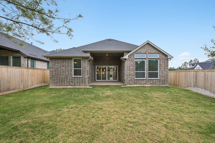 Exterior details and patio area of a home in Kresston, Montgomery (Image 29).