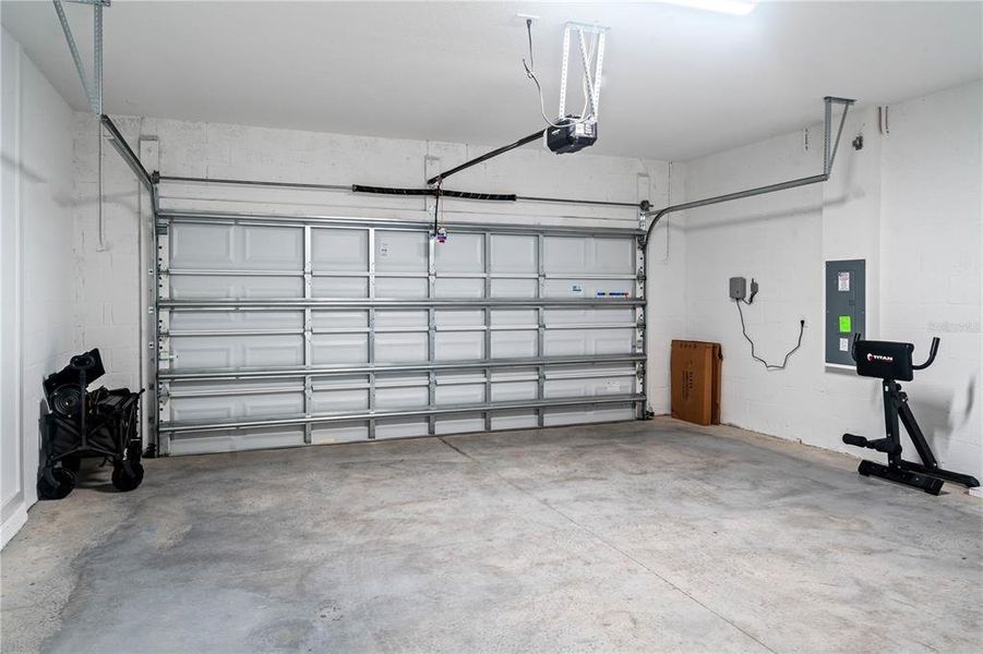 Spacious, unfurnished interior of a new home in Evergreen, Thonotosassa (Image 24).