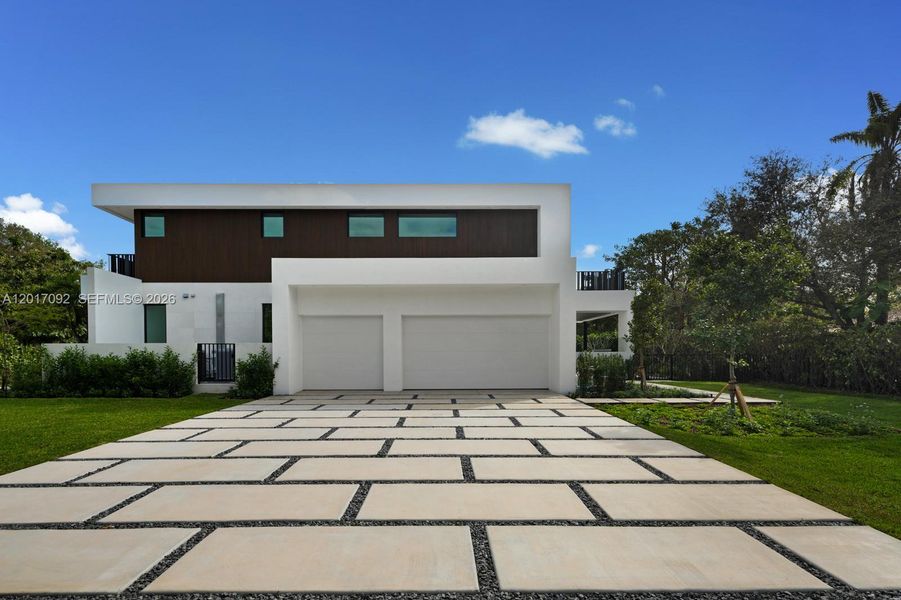 3-car garage 3-car garage