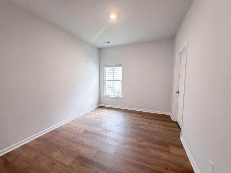 Spacious, unfurnished interior of a new home in , Summerville (Image 12).