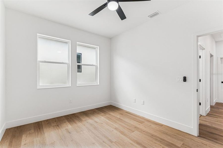 Spacious, unfurnished interior of a new home in , Tampa (Image 34).