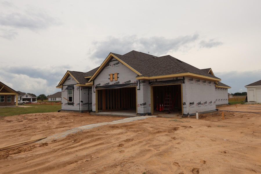 One story home with 3 beds, 2.5 baths, 3 car attached garage, and oversized 2 car detached garage One story home with 3 beds, 2.5 baths, 3 car attached garage, and oversized 2 car detached garage