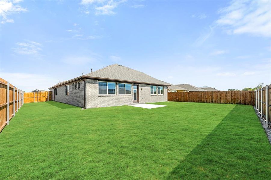 Exterior details and patio area of a home in East Oak Creek Elements, Commerce (Image 21).