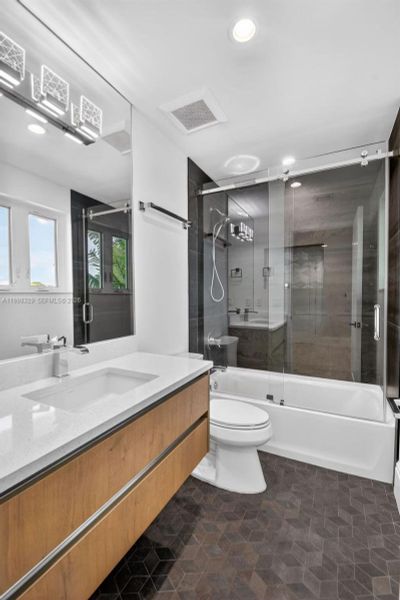 Furnished interior view inside a new home in , Lake Worth (Image 19).