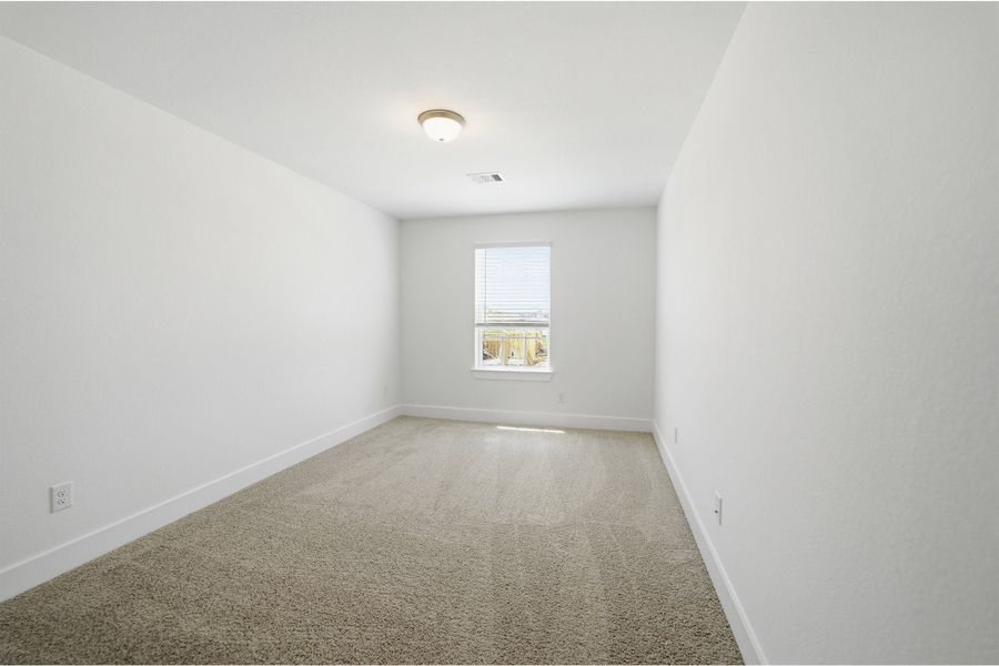 Spacious, unfurnished interior of a new home in Bay Creek, Baytown (Image 27).