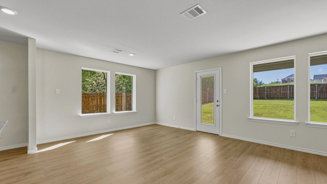 Spacious, unfurnished interior of a new home in Hanolley Hills, Sherman (Image 6).