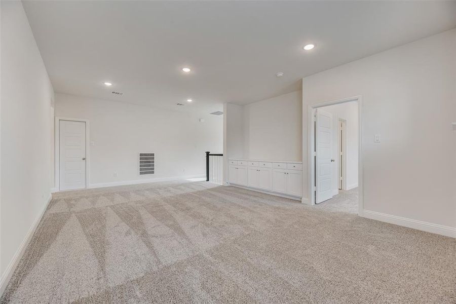 Spacious, unfurnished interior of a new home in Bayside, Rowlett (Image 24).