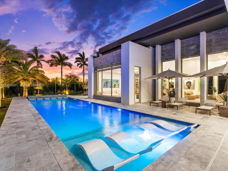 Exterior details and patio area of a home in , Plantation (Image 26).