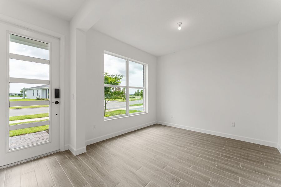 Spacious, unfurnished interior of a new home in Tradition - Kenley, Port St. Lucie (Image 8).