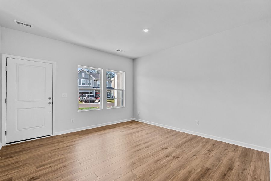 Spacious, unfurnished interior of a new home in Hanes Lake, Winston-Salem (Image 16).