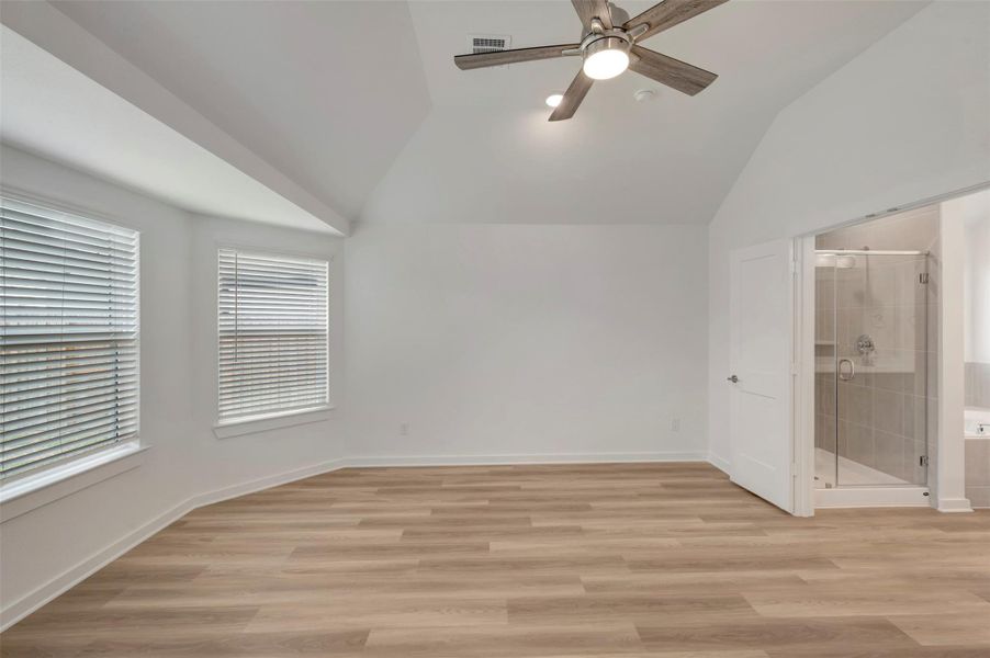 Spacious, unfurnished interior of a new home in Miller's Pond, Rosenberg (Image 35).